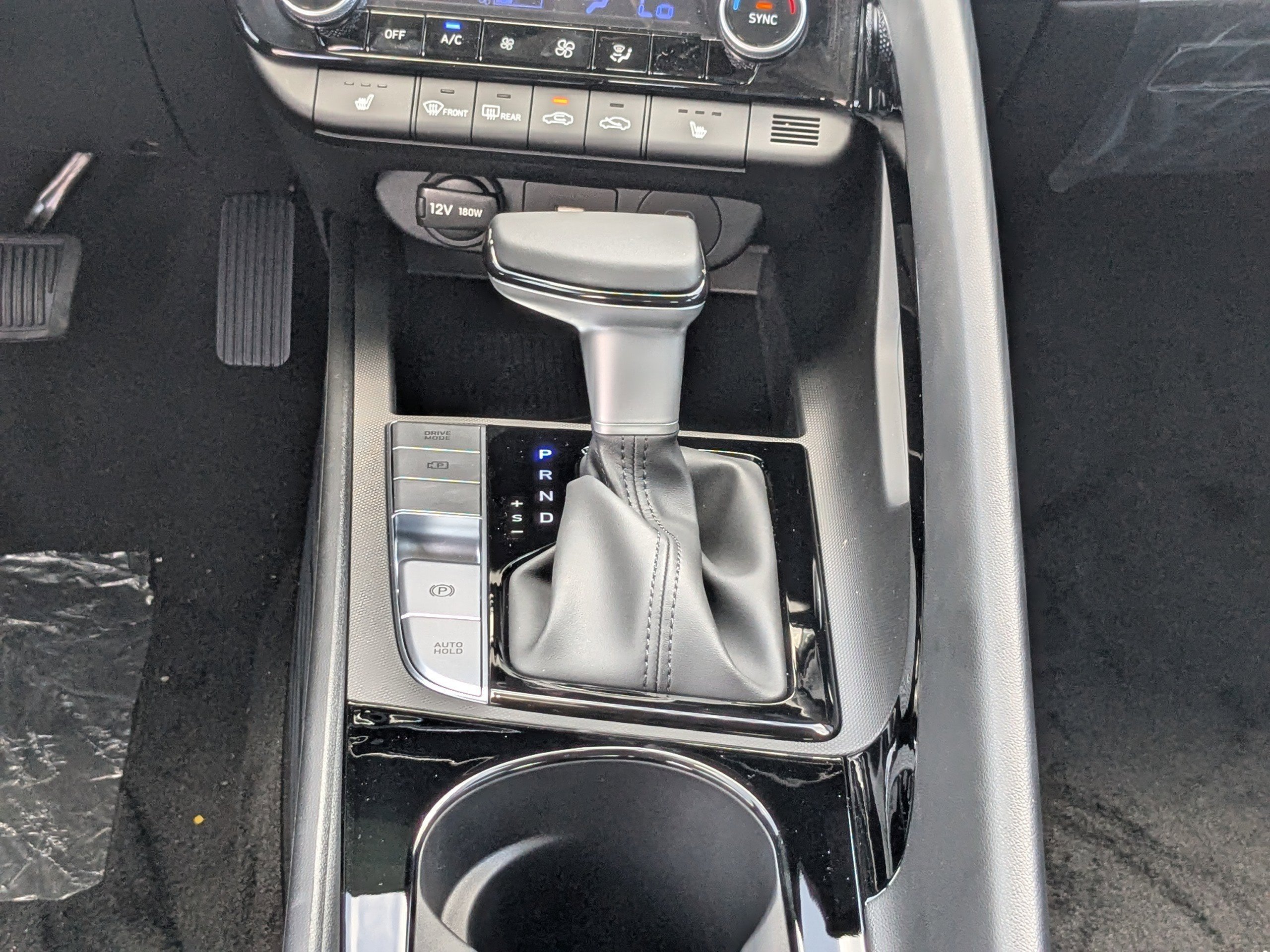 2025 Hyundai Elantra Limited - Photo 16