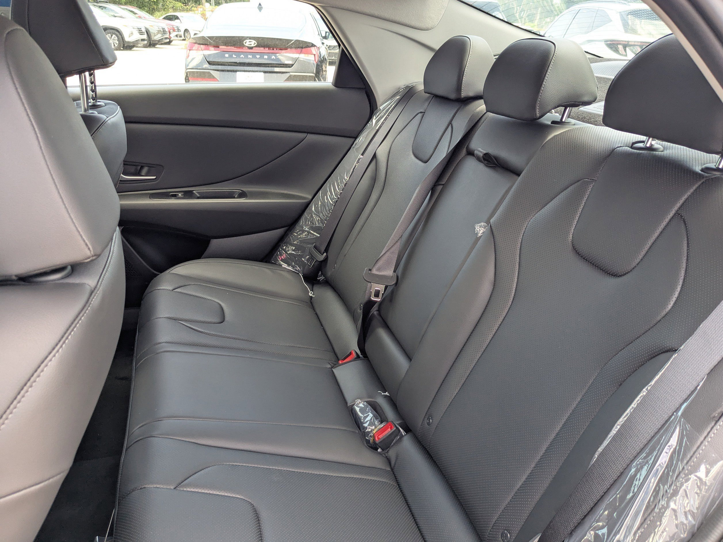2025 Hyundai Elantra Limited - Photo 17