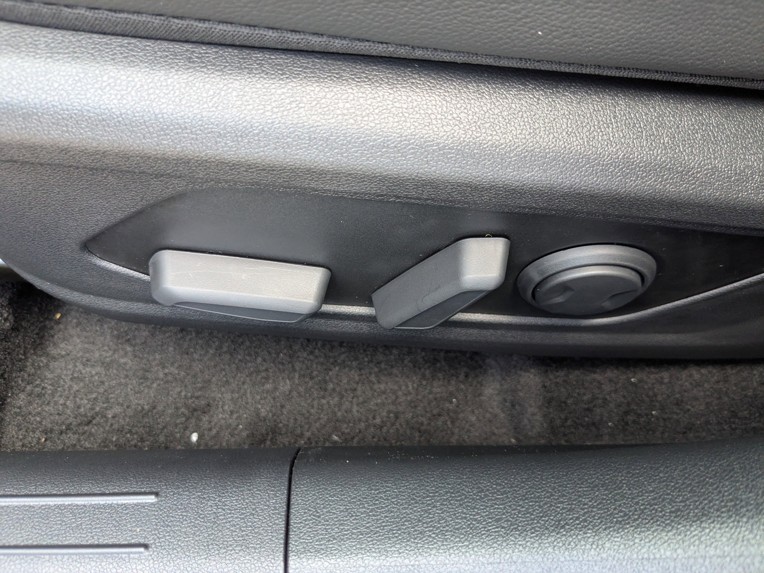 2025 Hyundai Elantra Limited - Photo 18