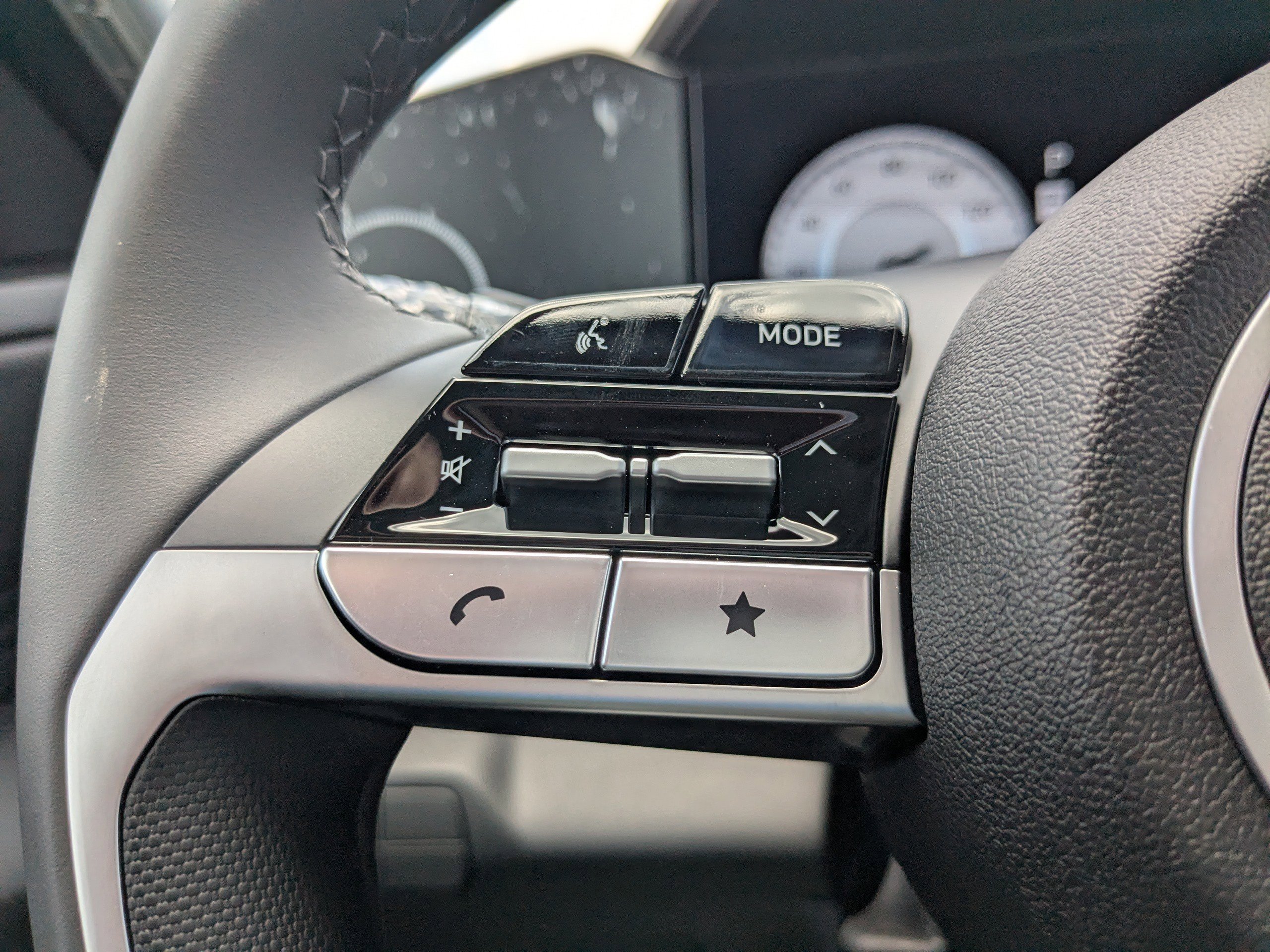 2025 Hyundai Elantra Limited - Photo 21