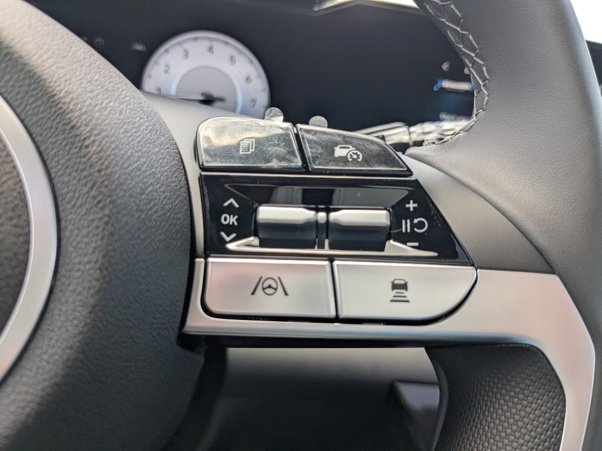 2025 Hyundai Elantra Limited - Photo 22