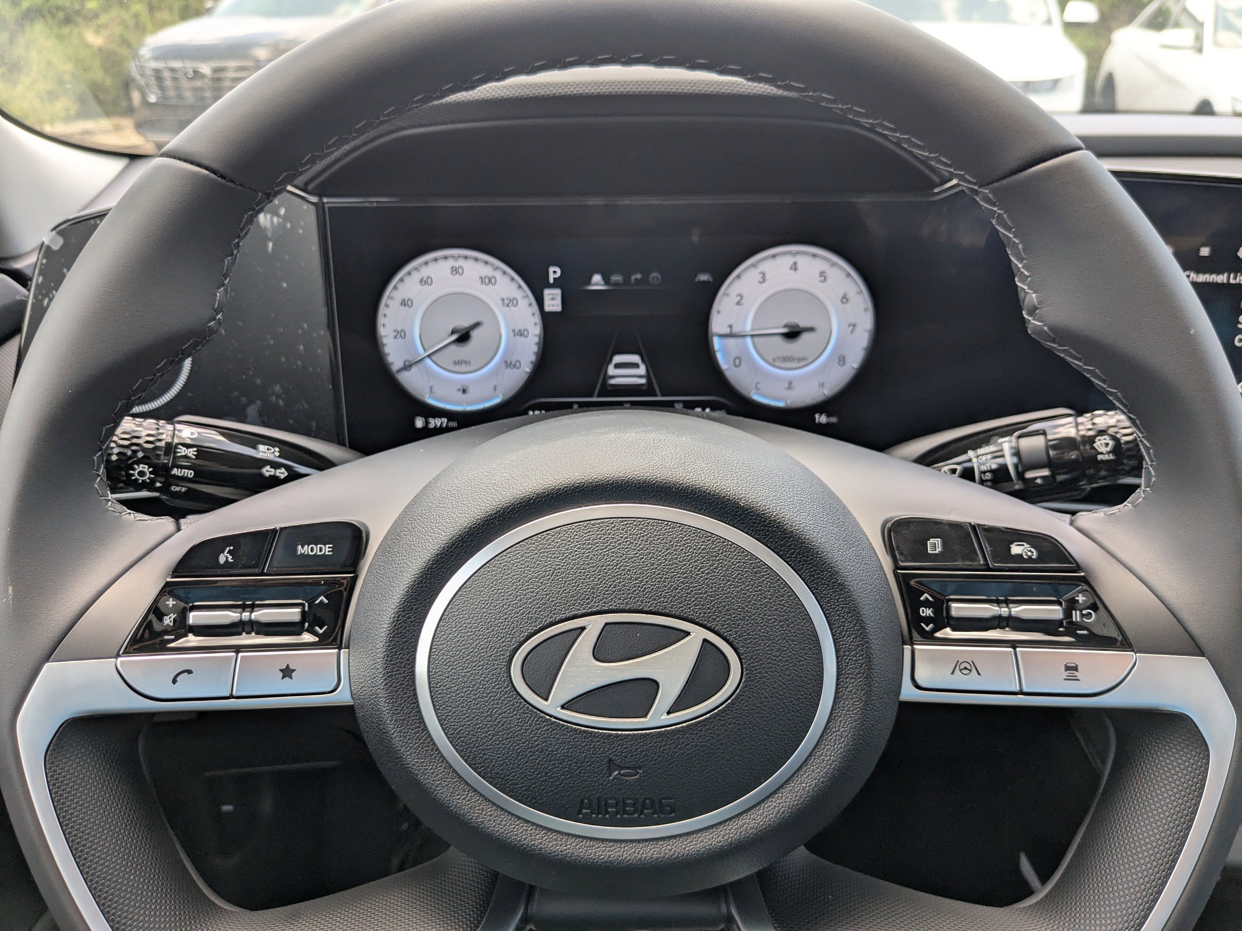2025 Hyundai Elantra Limited - Photo 23