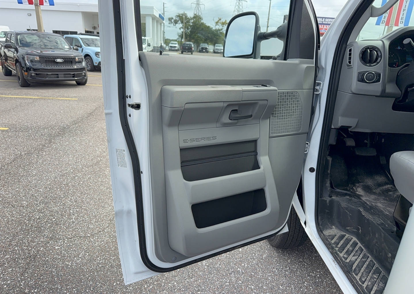 2026 Ford E-Series Cutaway Base - Photo 11