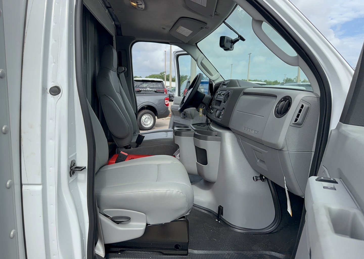 2026 Ford E-Series Cutaway Base - Photo 16