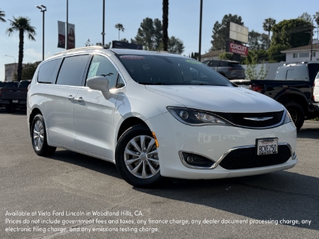 2017 Chrysler Pacifica Touring-L