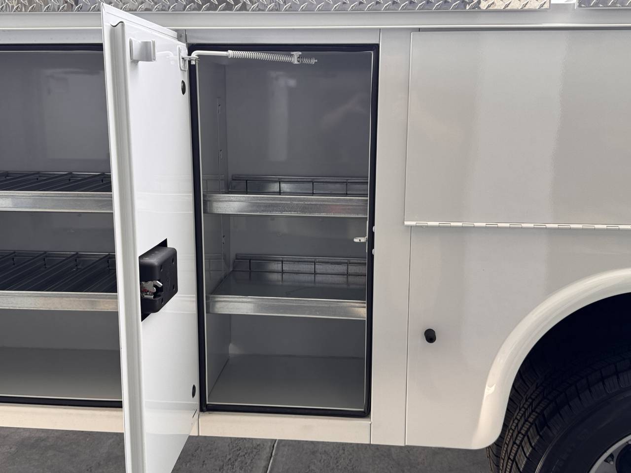 2024 Ford F-350 Super Duty Chassis Cab XLT - Photo 7