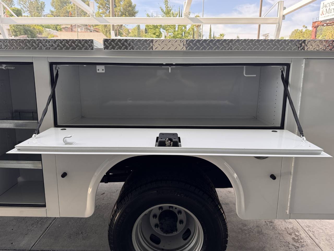 2024 Ford F-350 Super Duty Chassis Cab XLT - Photo 8