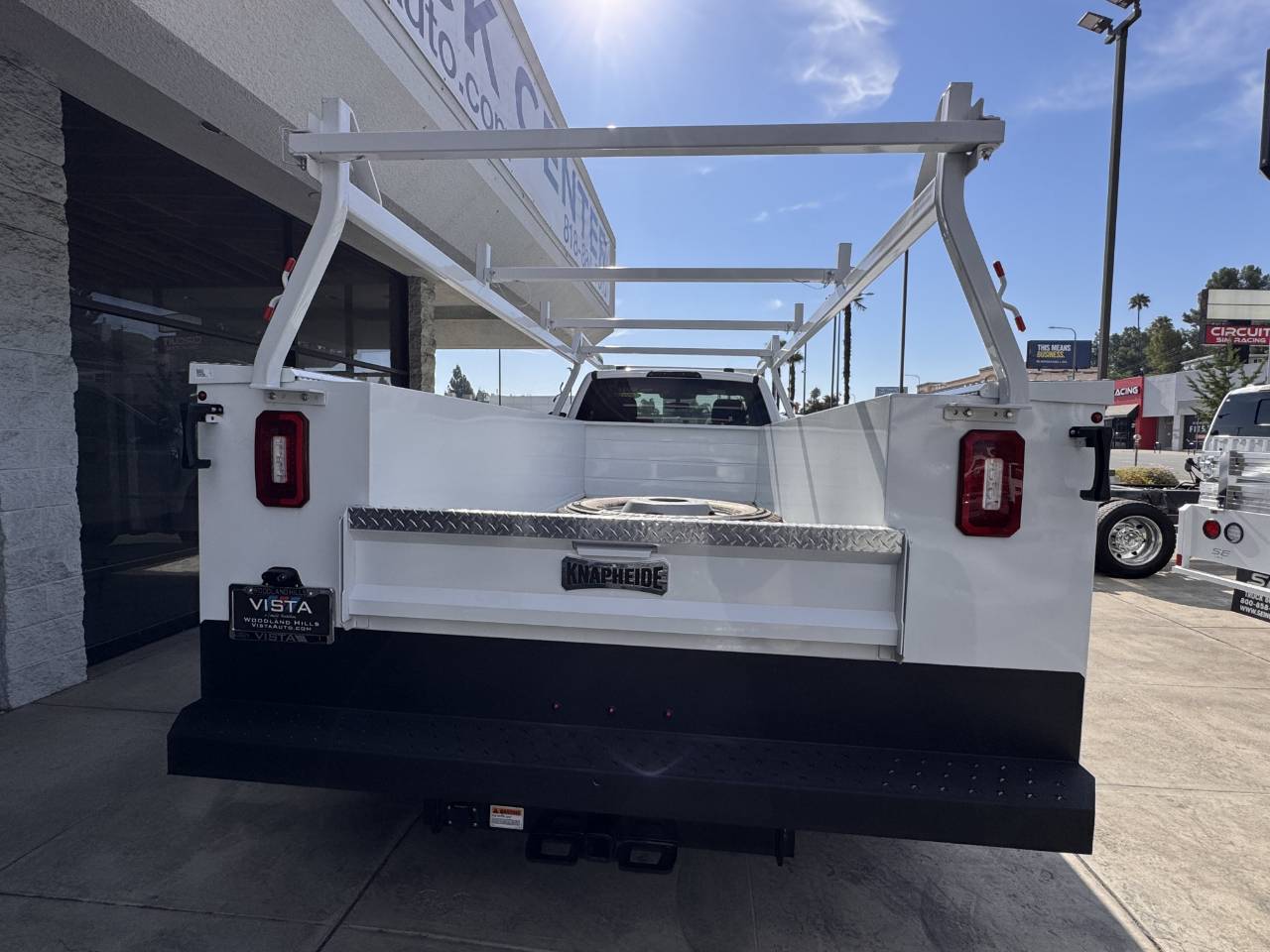 2024 Ford F-350 Super Duty Chassis Cab XLT - Photo 11