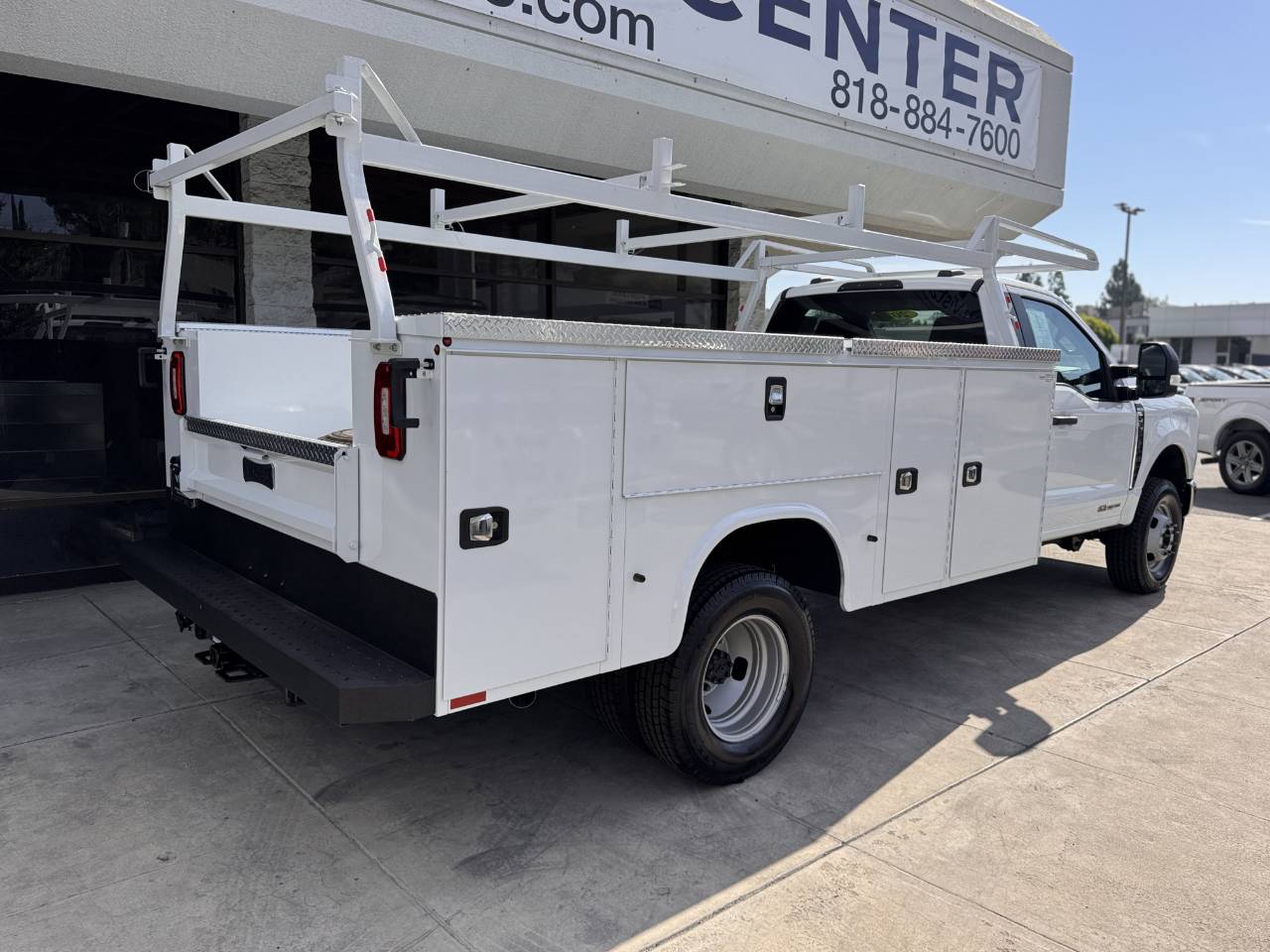 2024 Ford F-350 Super Duty Chassis Cab XLT - Photo 12