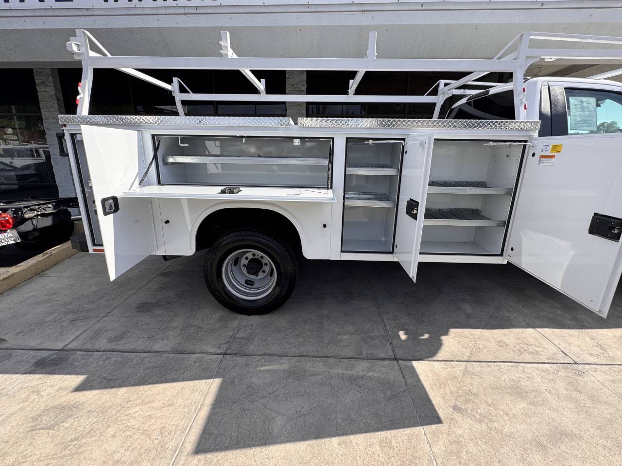 2024 Ford F-350 Super Duty Chassis Cab XLT - Photo 13