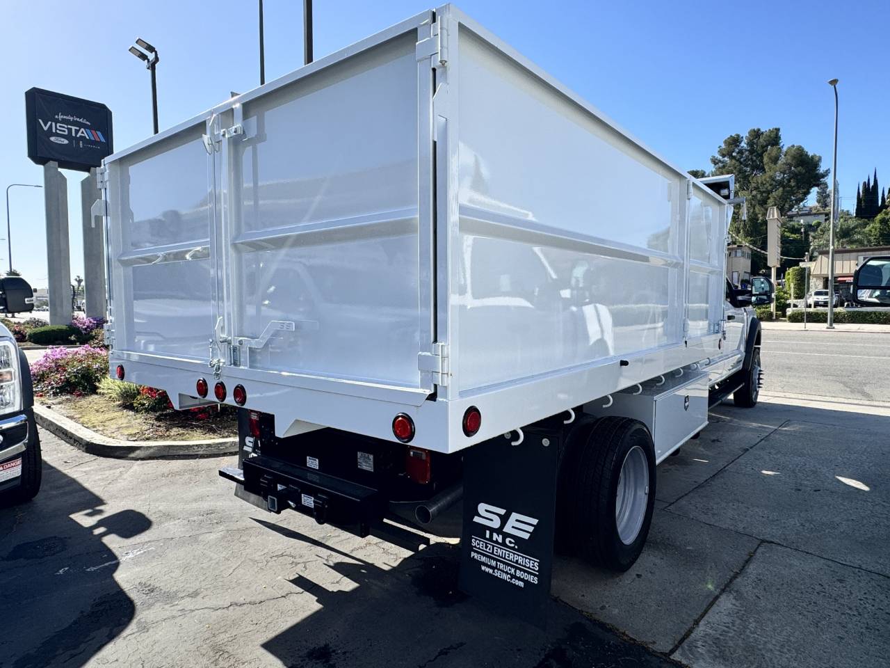 2025 Ford F-550 Super Duty Chassis Cab XL - Photo 7