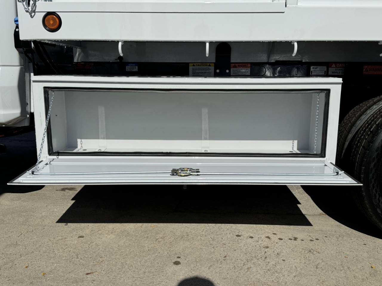 2025 Ford F-550 Super Duty Chassis Cab XL - Photo 8
