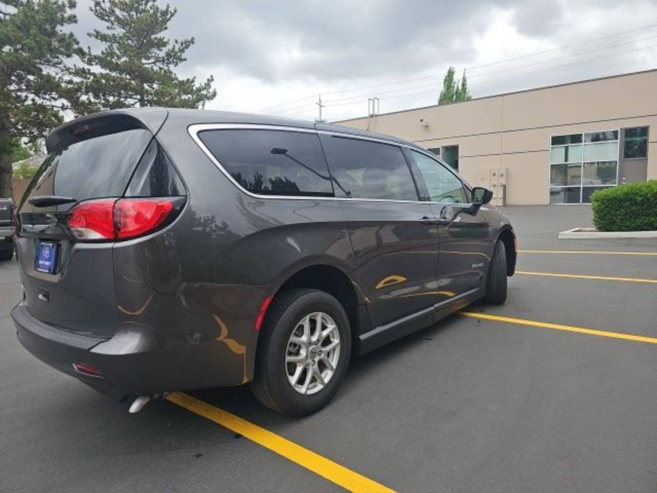 2023 Chrysler Voyager LX - Photo 10