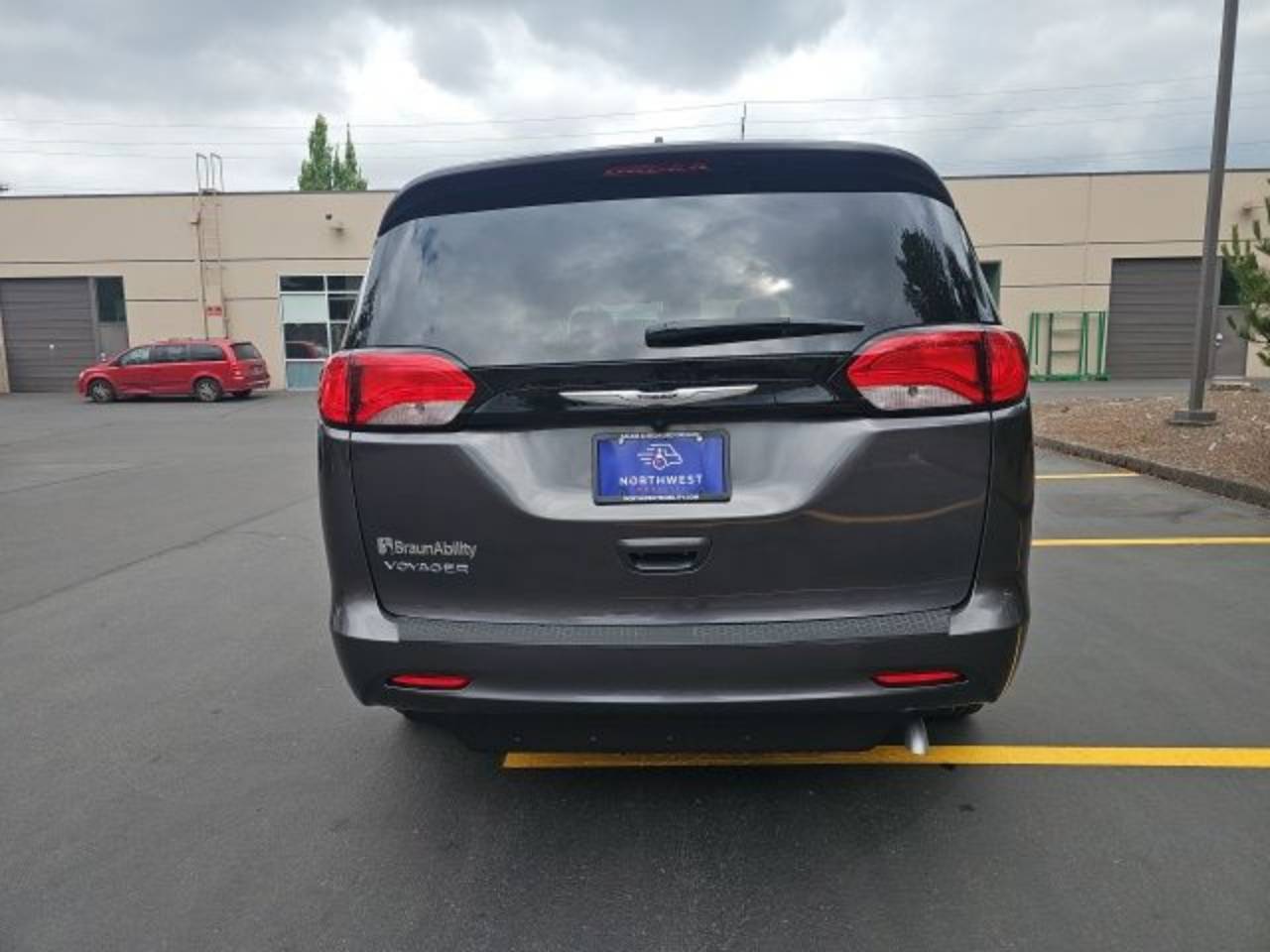2023 Chrysler Voyager LX - Photo 11