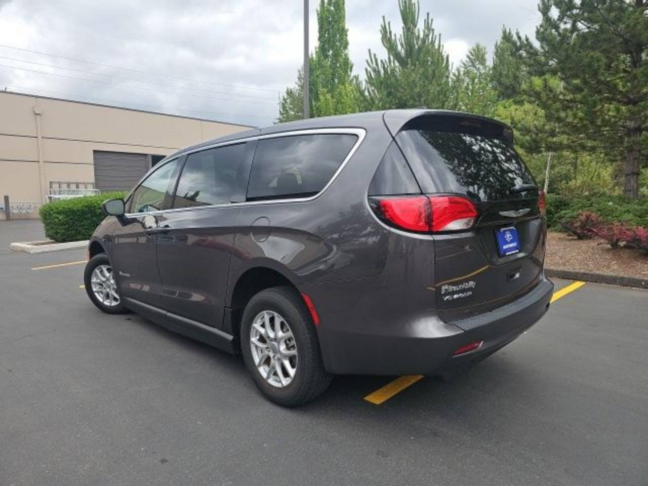 2023 Chrysler Voyager LX - Photo 12