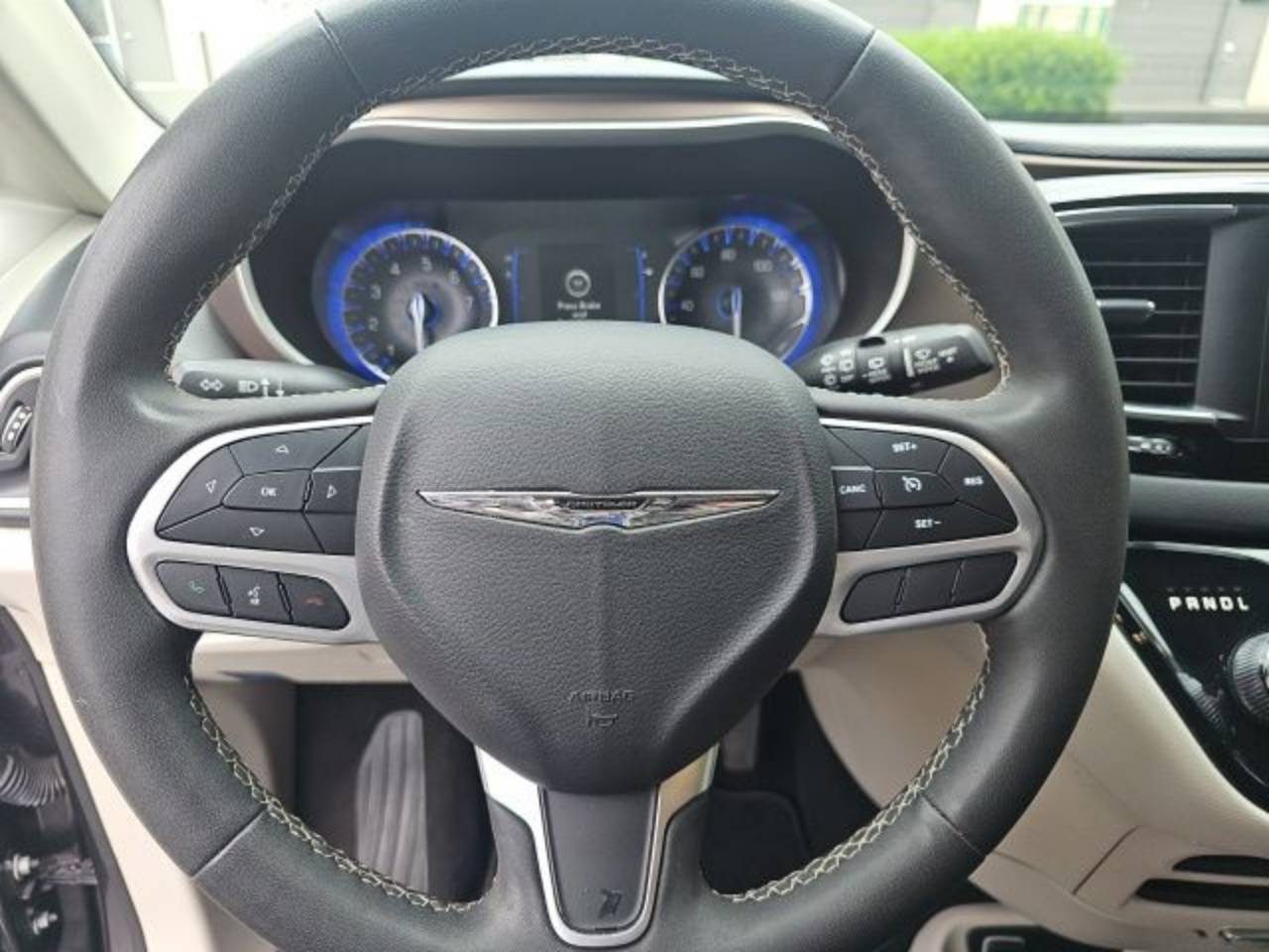 2023 Chrysler Voyager LX - Photo 19