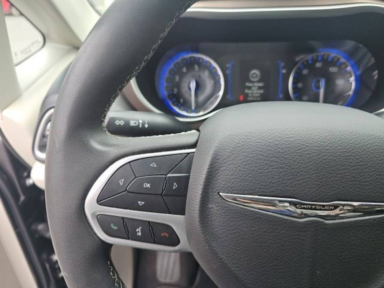 2023 Chrysler Voyager LX - Photo 20