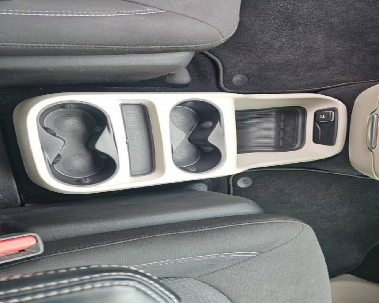 2023 Chrysler Voyager LX - Photo 23