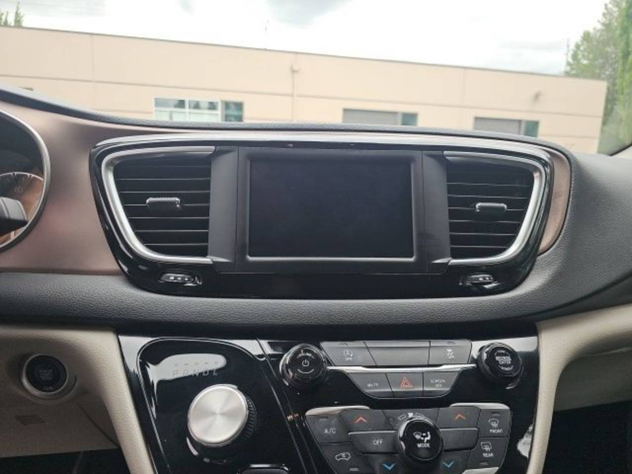 2023 Chrysler Voyager LX - Photo 26
