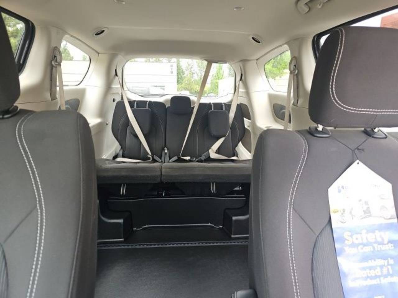 2023 Chrysler Voyager LX - Photo 28
