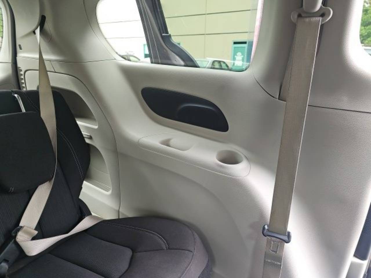 2023 Chrysler Voyager LX - Photo 35