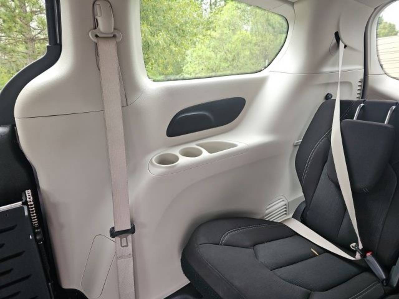 2023 Chrysler Voyager LX - Photo 36