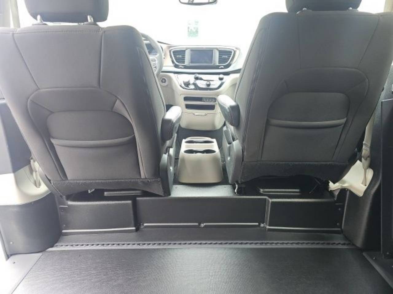 2023 Chrysler Voyager LX - Photo 37