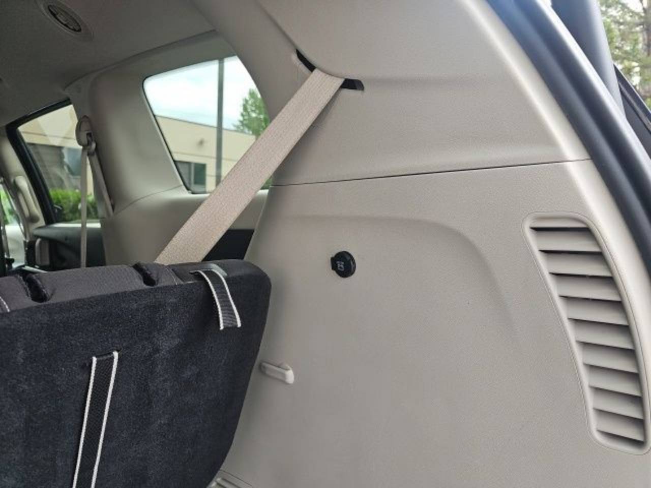 2023 Chrysler Voyager LX - Photo 42