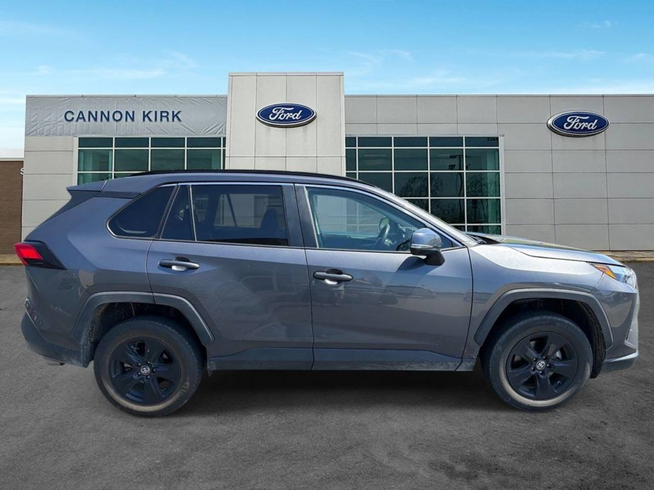 2023 Toyota RAV4 XLE - Photo 8