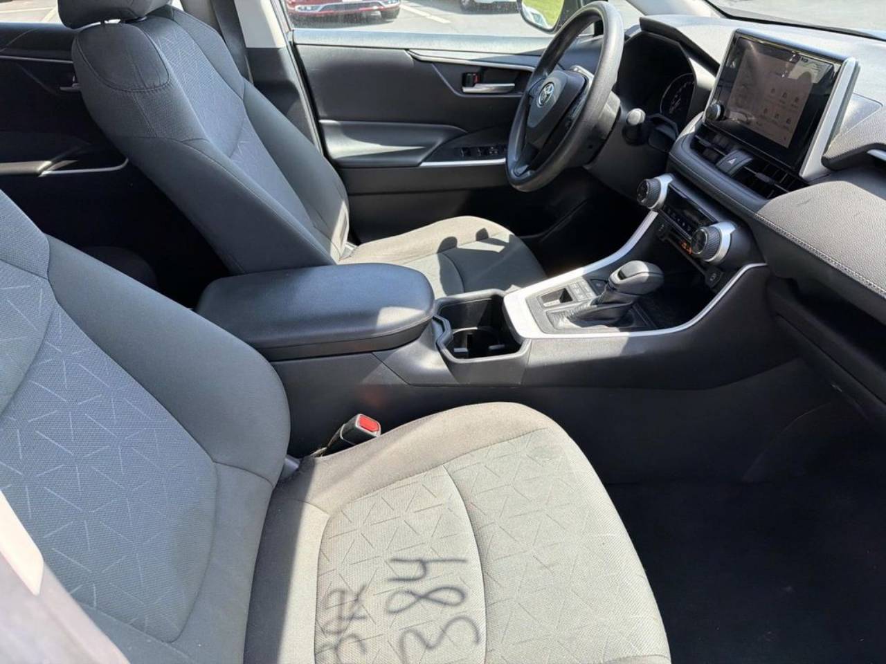 2023 Toyota RAV4 XLE - Photo 19