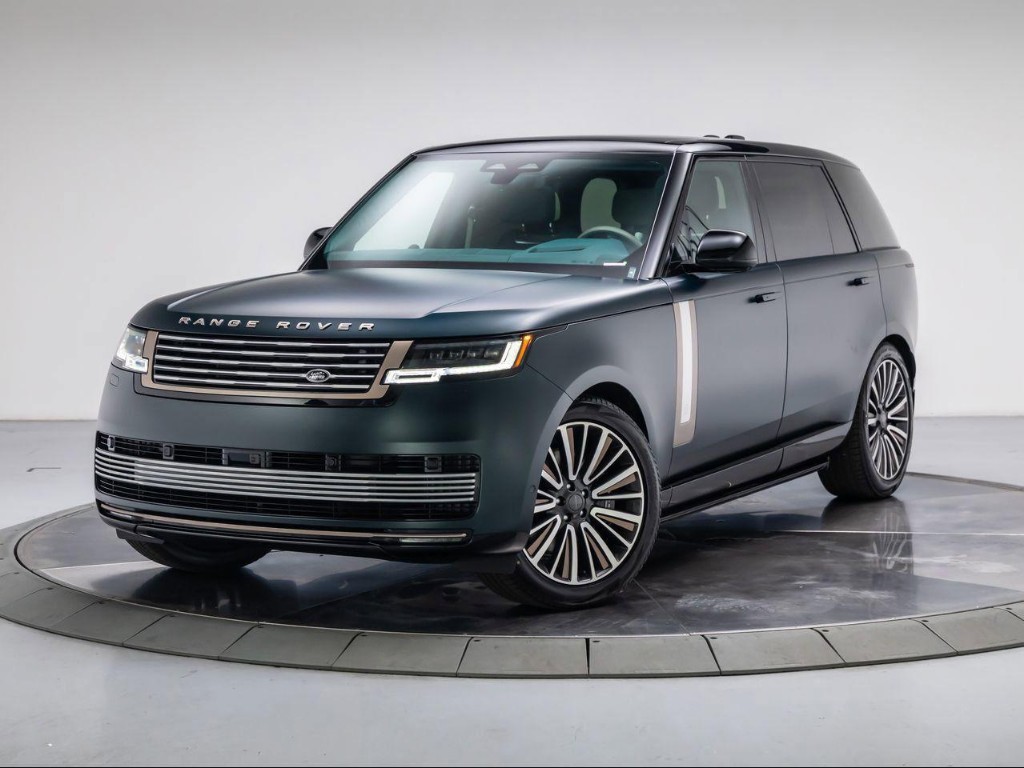 2026 Land Rover Range Rover P615 SV