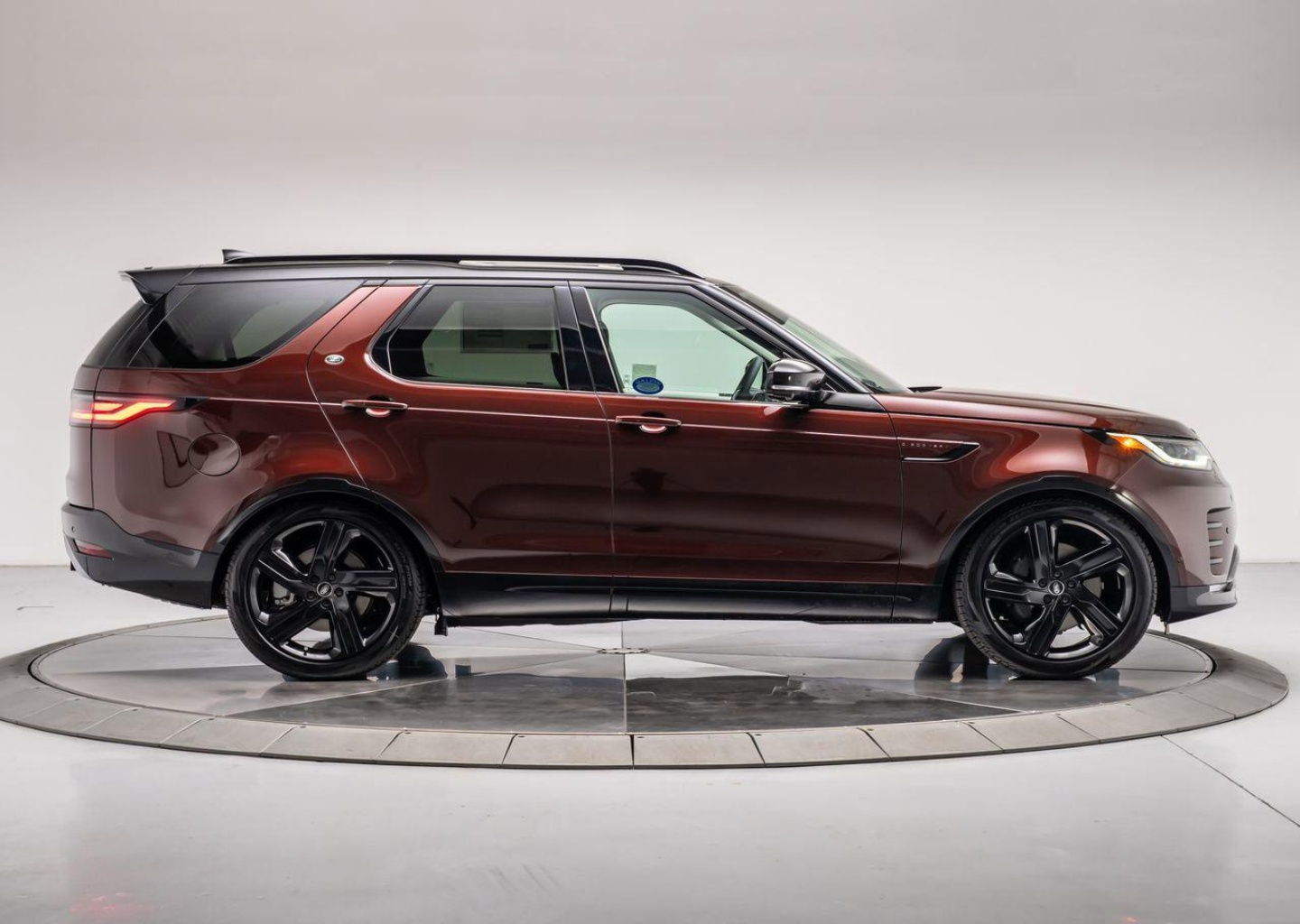 2026 Land Rover Discovery Gemini Edition - Photo 6