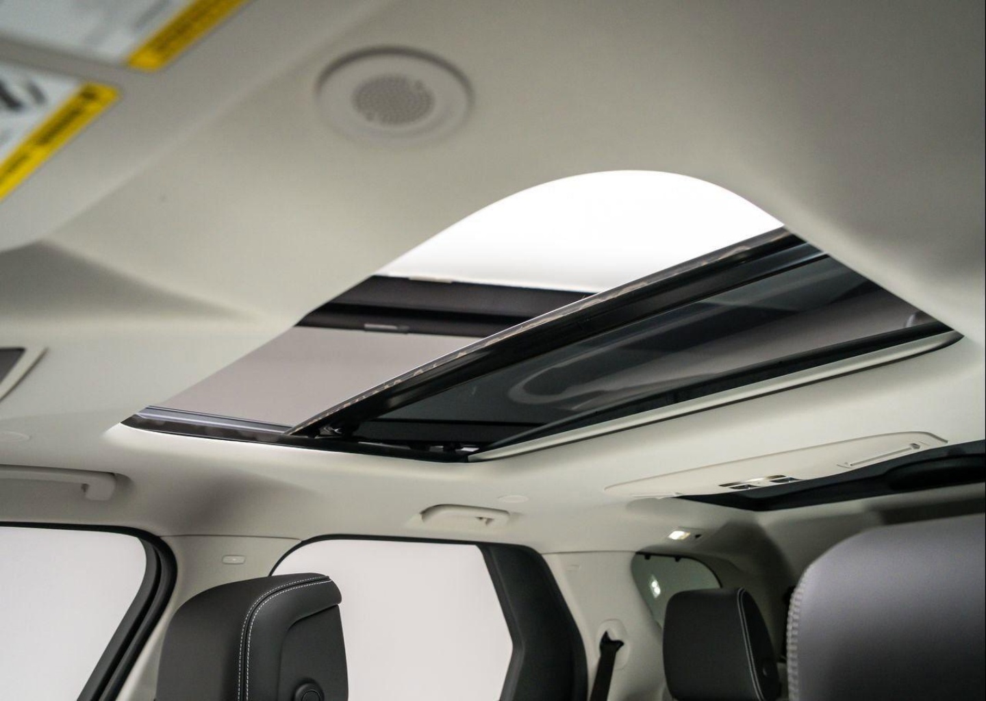 2026 Land Rover Discovery Gemini Edition - Photo 13