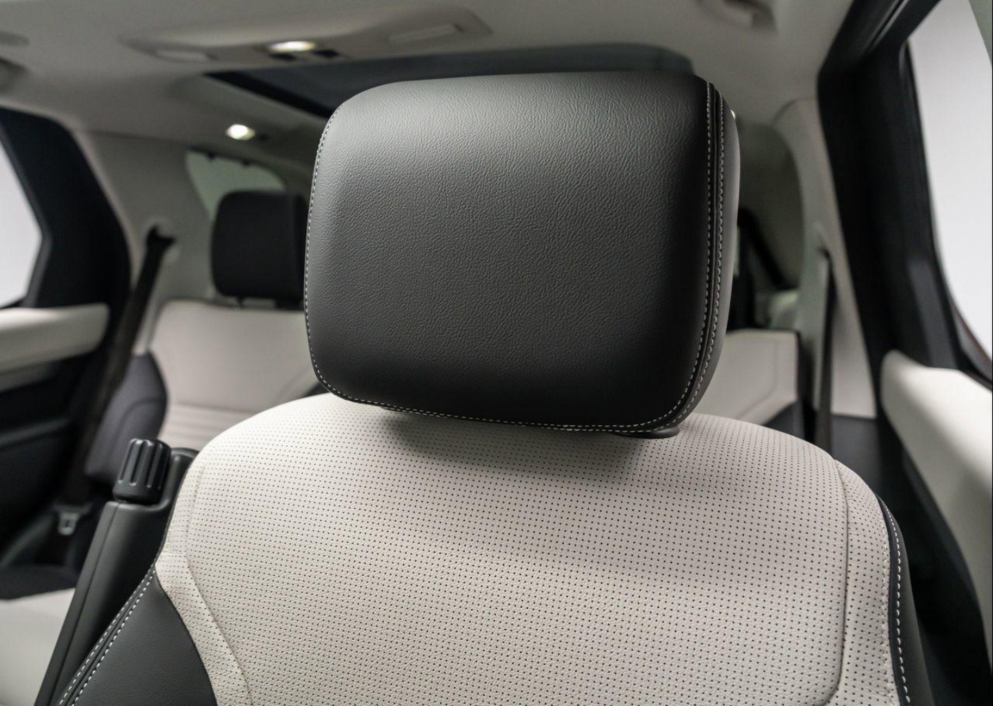 2026 Land Rover Discovery Gemini Edition - Photo 14