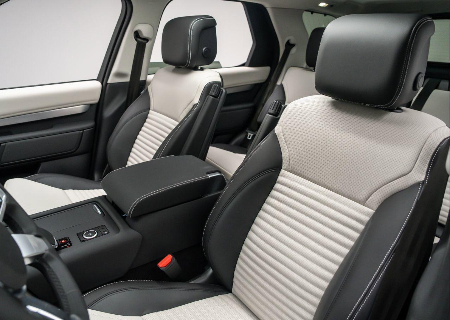 2026 Land Rover Discovery Gemini Edition - Photo 15