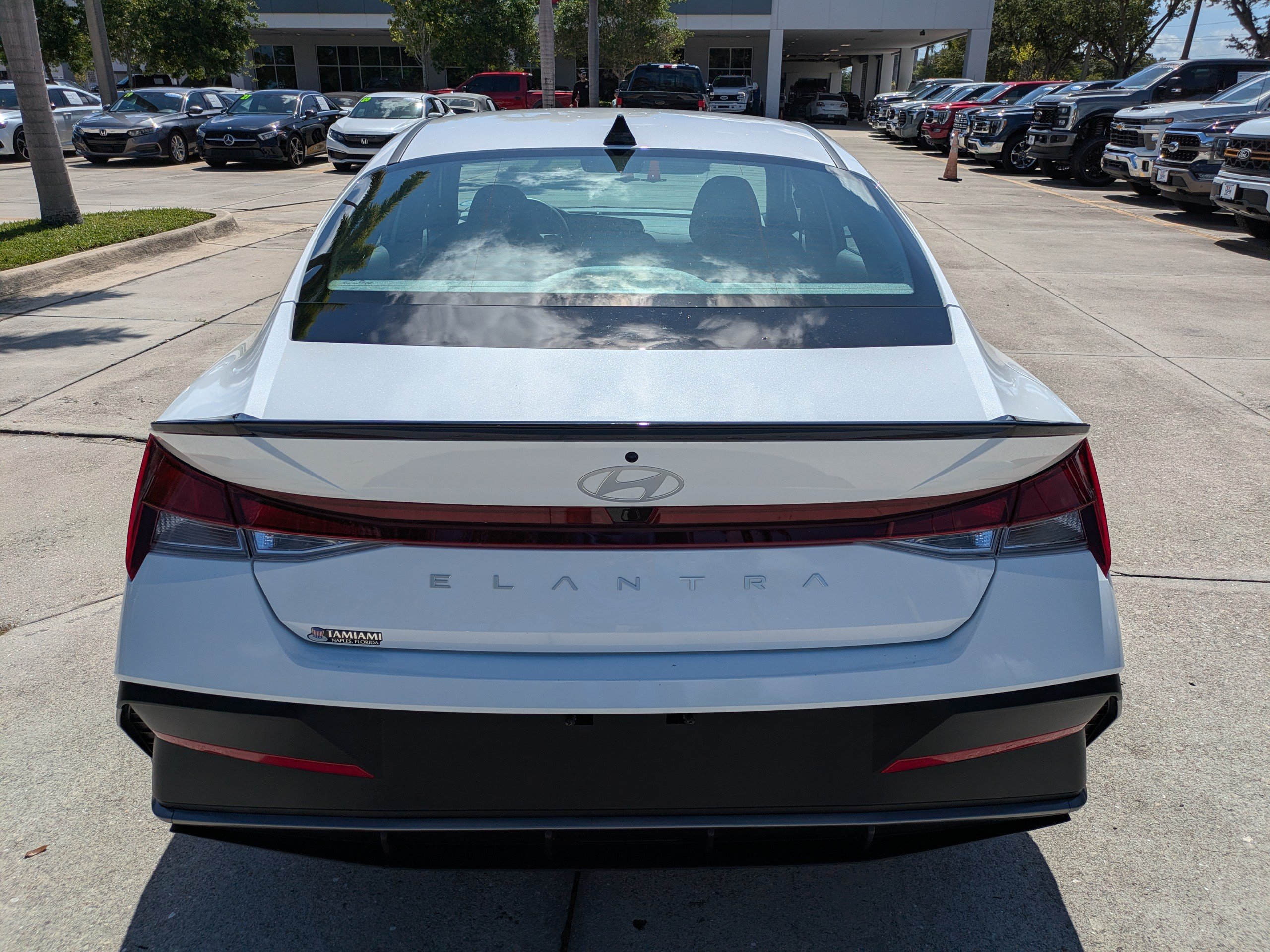 2025 Hyundai Elantra SEL - Photo 7