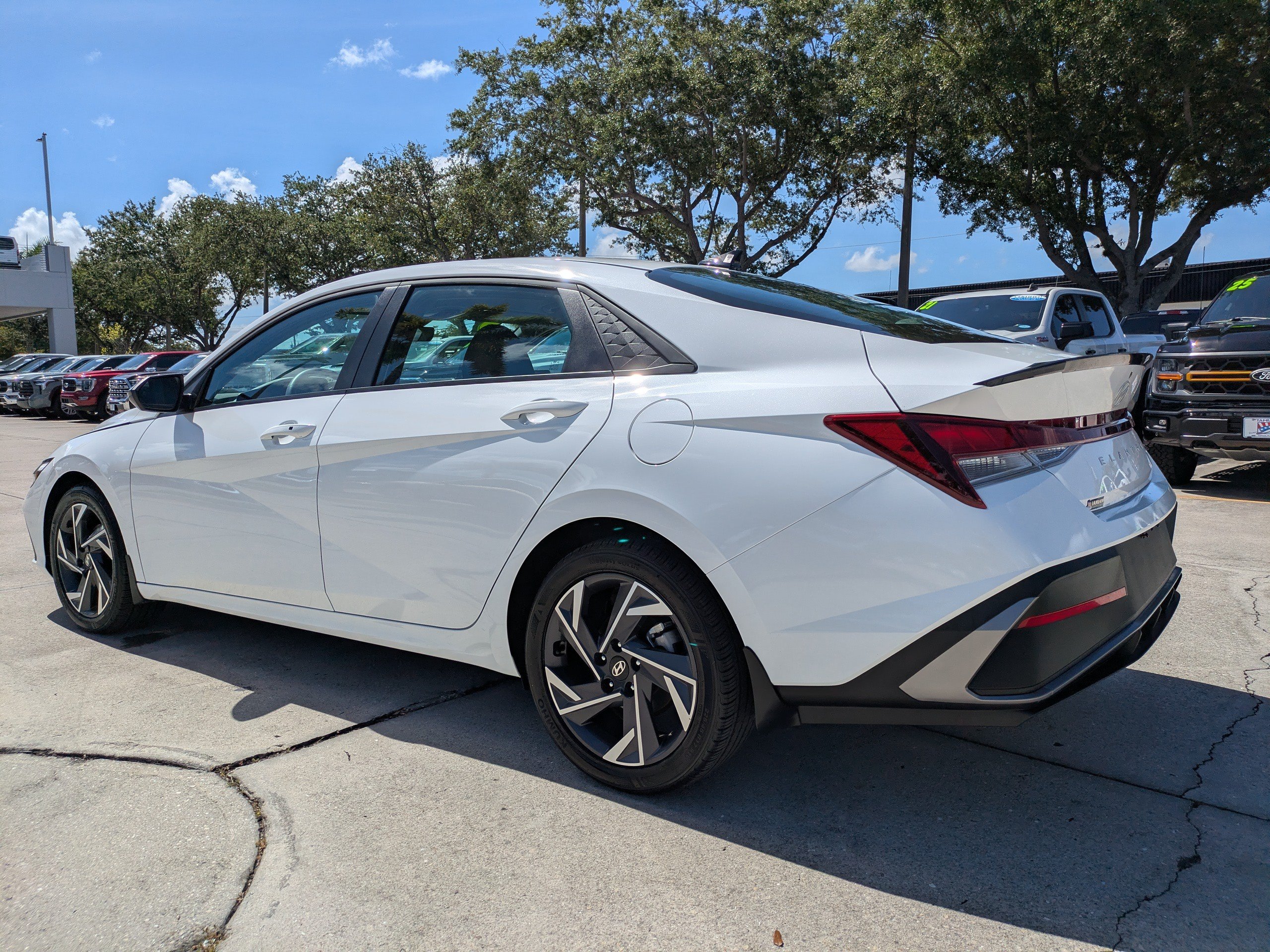2025 Hyundai Elantra SEL - Photo 9