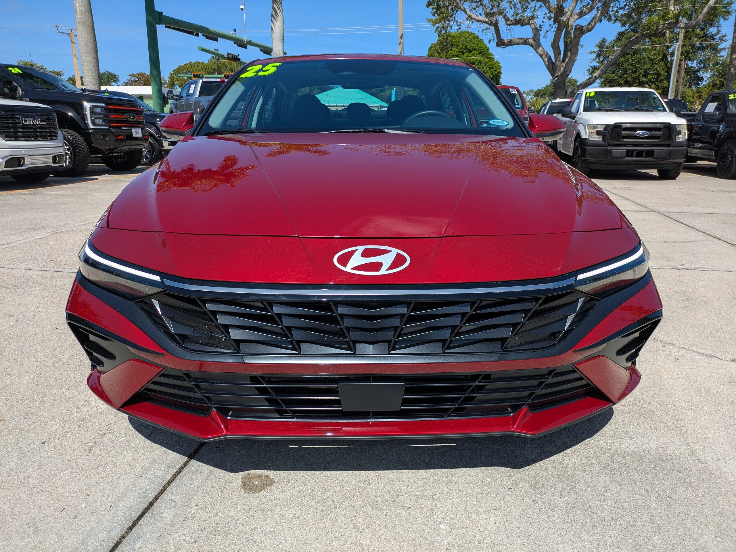 2025 Hyundai Elantra Limited - Photo 8