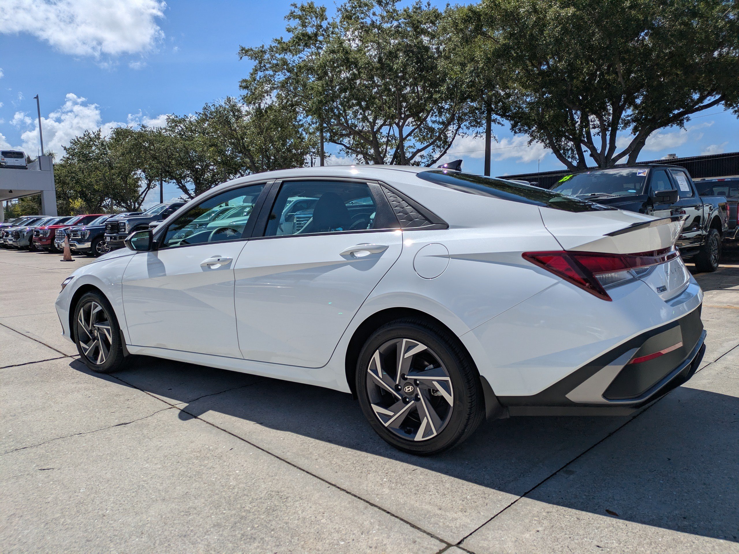 2025 Hyundai Elantra SEL - Photo 6