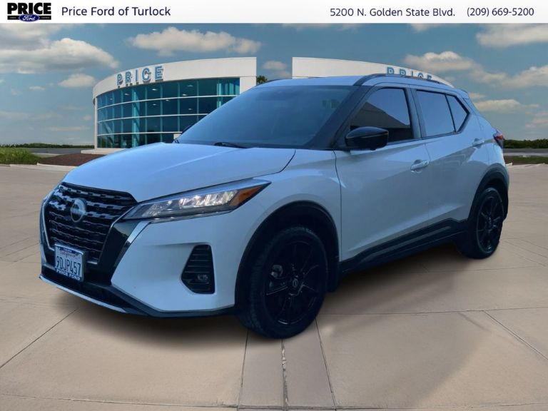 2023 Nissan Kicks SR