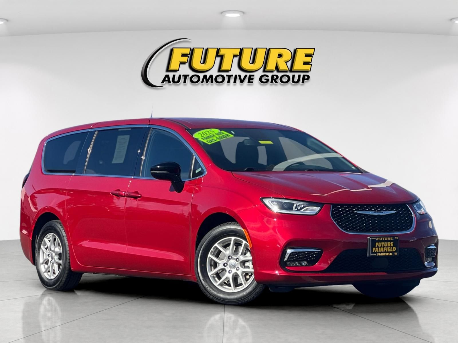 Used 2025 Chrysler Pacifica Select