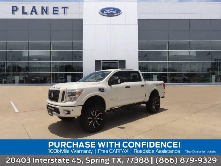 2017 Nissan Titan 4X4 Crew Cab PRO-4X