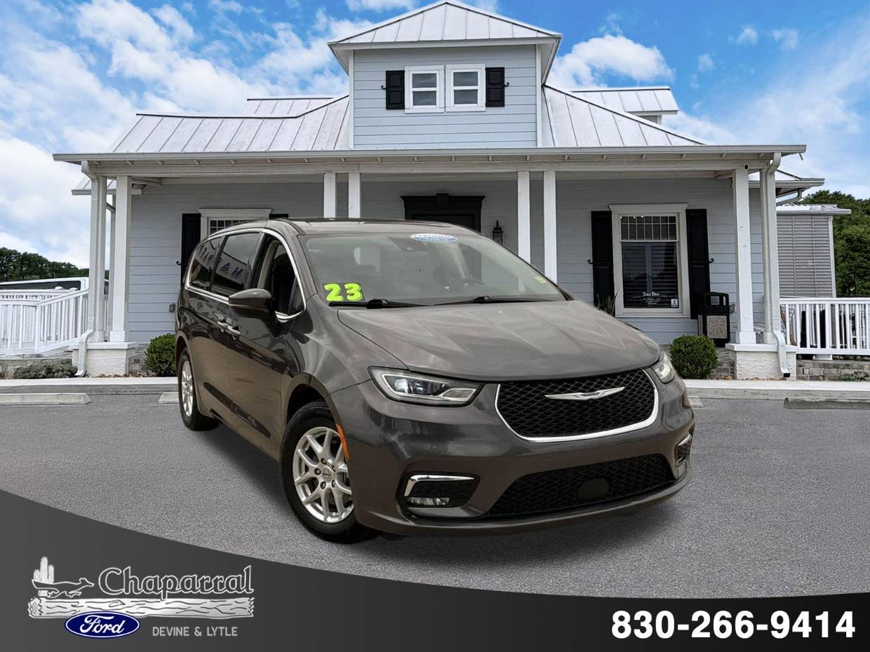 2023 Chrysler Pacifica Touring L's photo