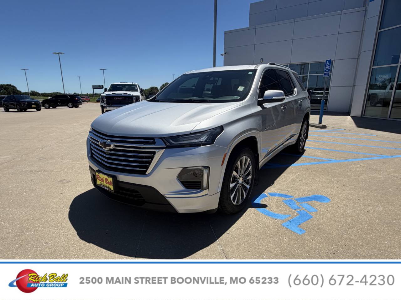 Used 2022 Chevrolet Traverse Premier with VIN 1GNEVKKW9NJ138133 for sale in Kansas City