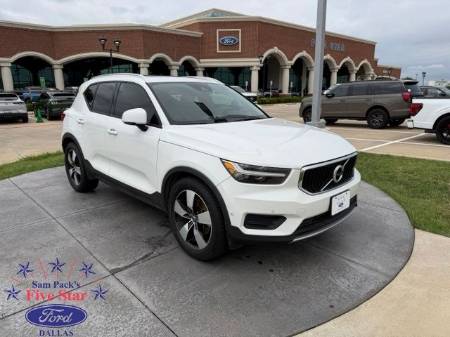 2019 Volvo XC40 Momentum