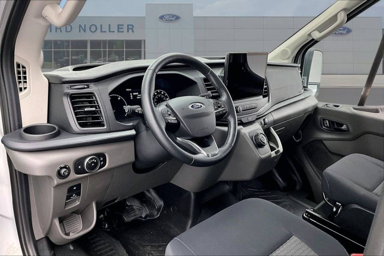 2023 Ford E-Transit Cargo Van Base - Photo 7