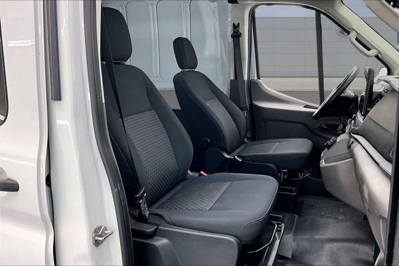 2023 Ford E-Transit Cargo Van Base - Photo 11