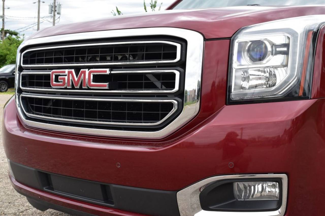 Used 2016 GMC Yukon SLE with VIN 1GKS2AKC1GR469043 for sale in Kansas City