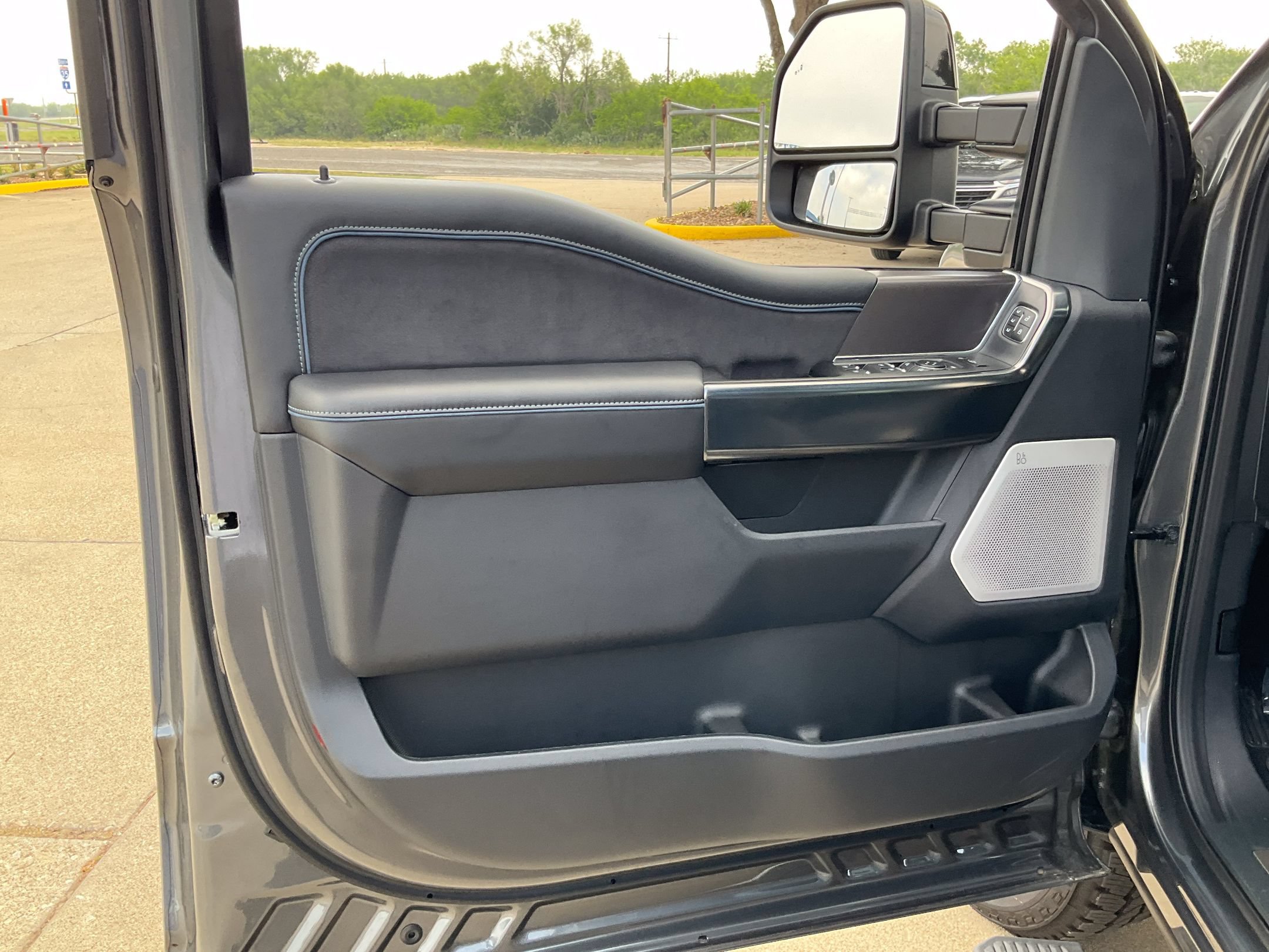 2026 Ford F-350 Super Duty Platinum - Photo 7