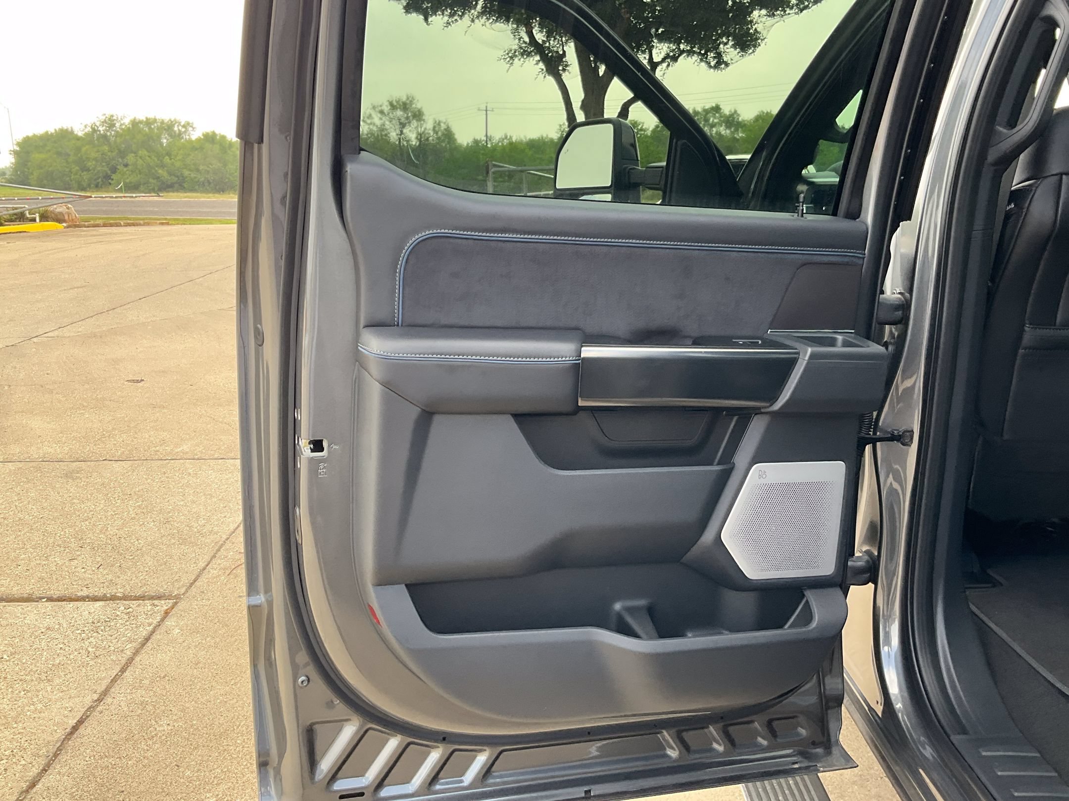 2026 Ford F-350 Super Duty Platinum - Photo 13